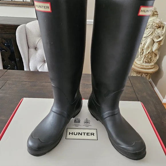 Hunter Tall Classic Rain Boots - Black - Picture 2 of 8